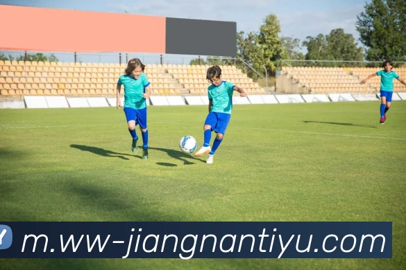 环足奖最佳中东球员投票结果揭晓C罗以378高票领先本泽马坎特等人